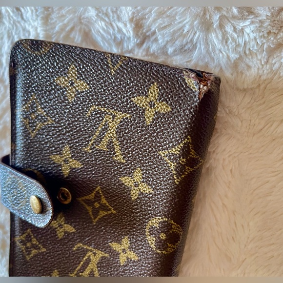 Louis Vuitton Monogram Passport Wallet/Organizer - Picture 7 of 10